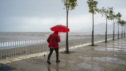 Дъждовно, облачно и хладно днес, кога да очакваме подобрение на времето?