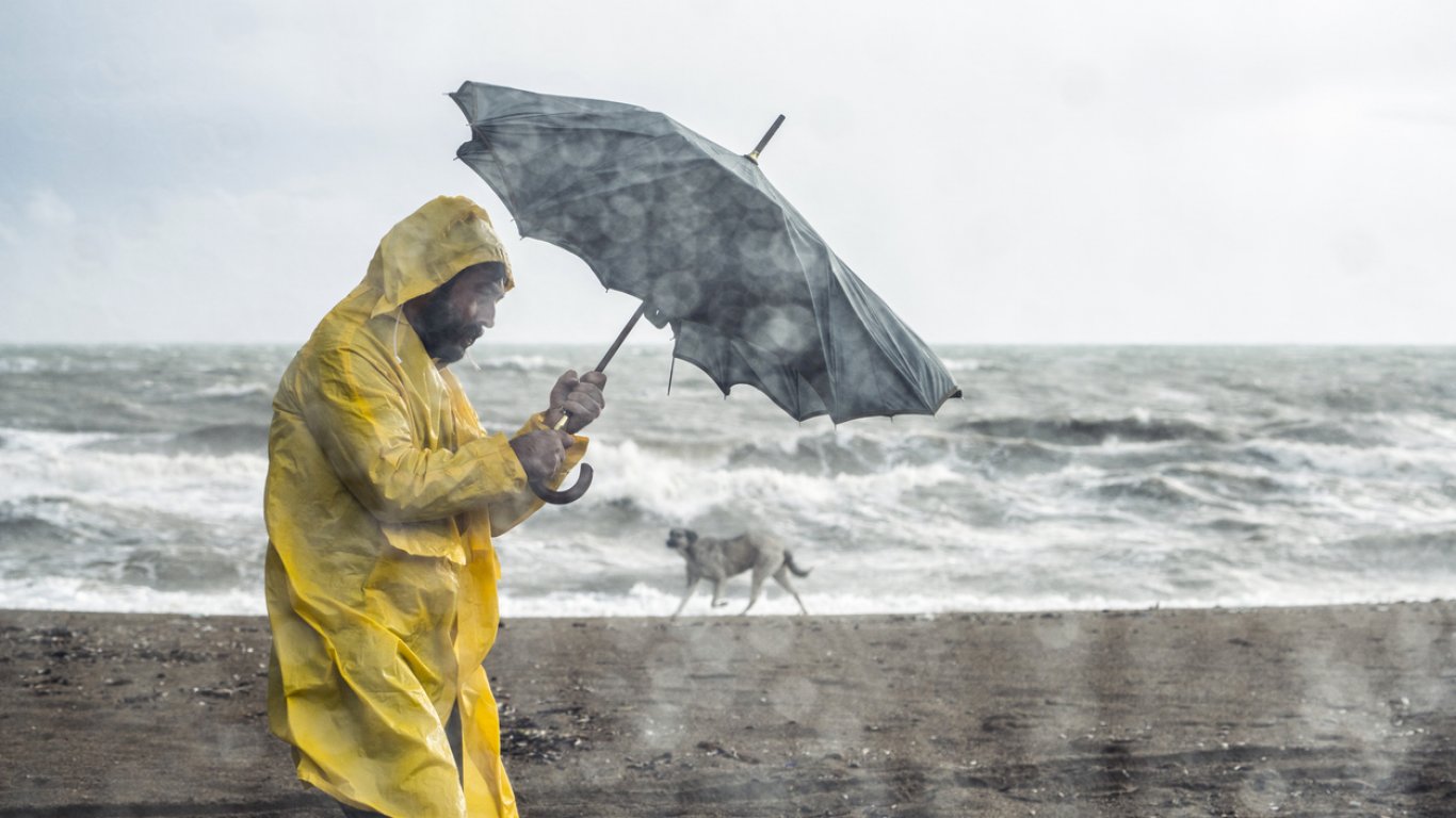 Меко, ветровито и променливо до четвъртък, застудяване с дъжд и сняг в края на седмицата