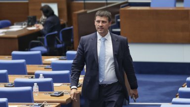 Величие поиска в декларация управляващите да увеличат с 50 заплатите