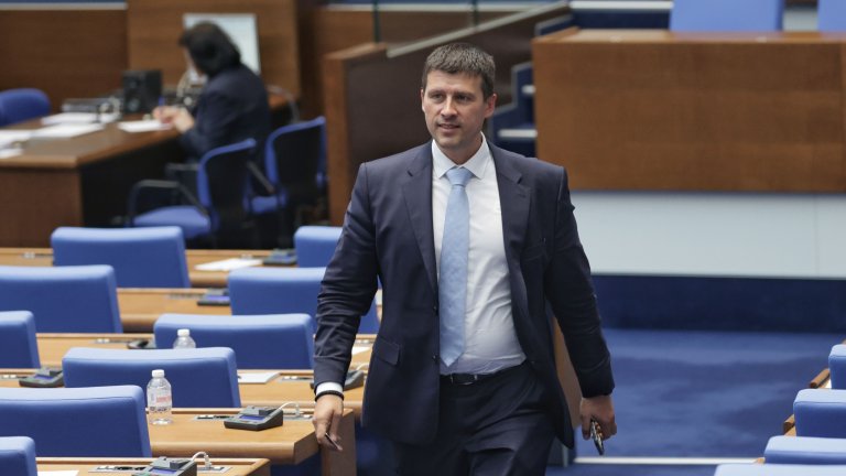 "Величие“ призоваха държавните служители да не плащат данъци, докато не им вдигнат с 50% заплатите 
