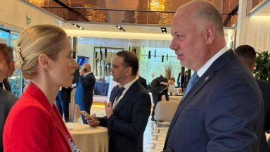 Министър председателят Росен Желязков пристигна в Тирана където ще участва в