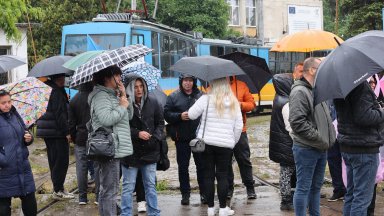 Служителите на градския транспорт в София събират подписи за безсрочни
