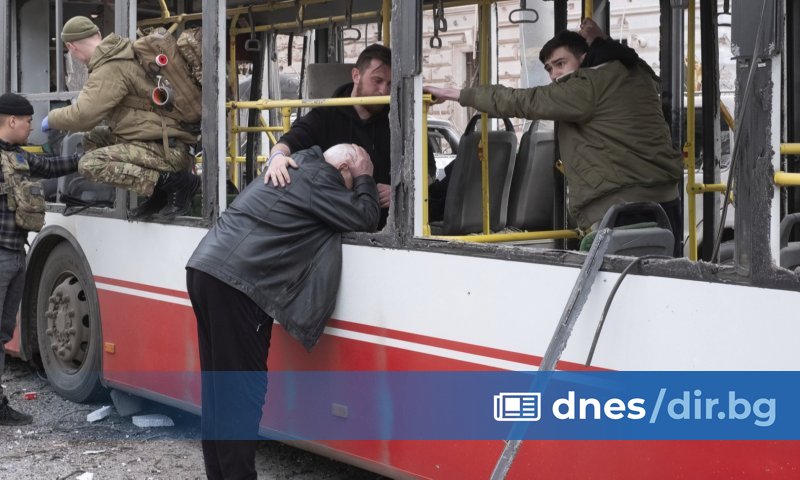 При руски удар по микробус с цивилни в Северна Украйна