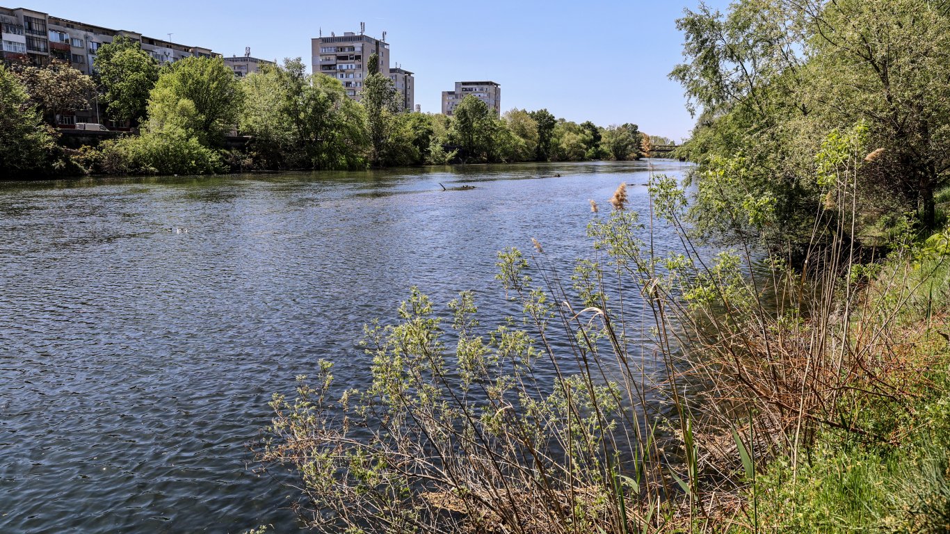 Тяло на мъж изплува от водите на река Марица в Пловдив