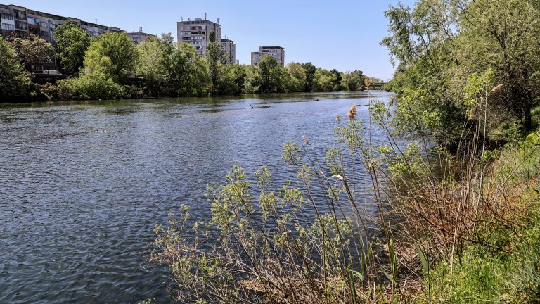Тяло на мъж изплува от водите на река Марица в Пловдив