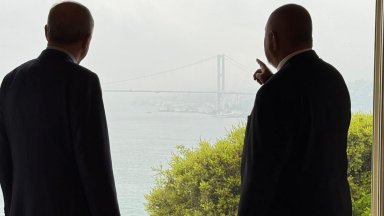 Лидерът на ГЕРБ Бойко Борисов се срещна в Истанбул с