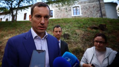 Терзиев: Нямам повод да си говоря с хора, които държат за заложници цял град