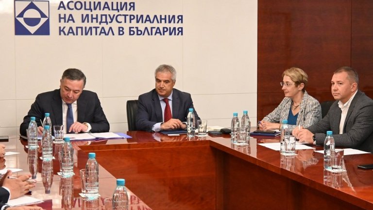 България ще наема узбекистански работници, 15 000 вече са тук