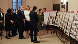 Румен Радев и принцеса Такамадо заедно на изложба в университета "Васеда" (снимки)