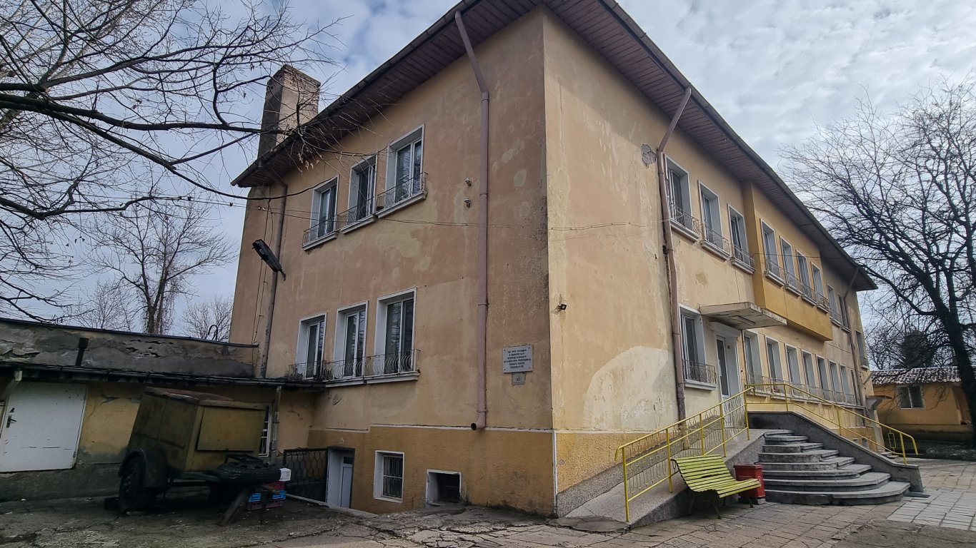 Бой в старчески дом прати 84-годишен в болница