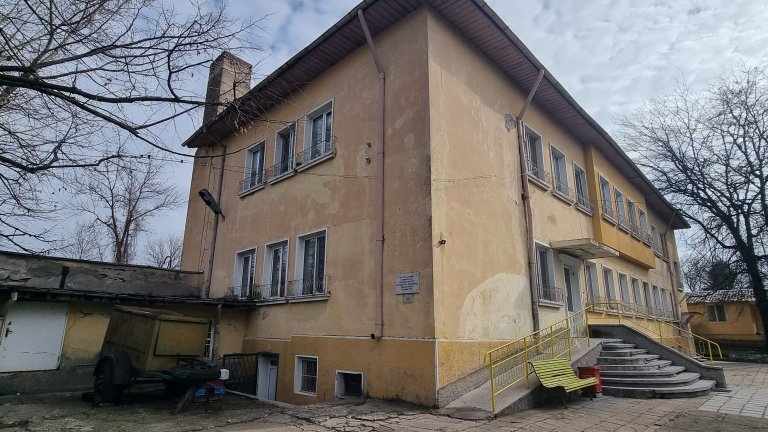 Бой в старчески дом прати 84-годишен в болница