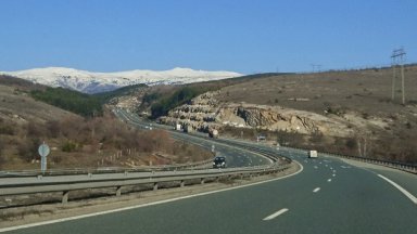 Поетапни ремонтни дейности в участъци от автомагистрала Струма на територия