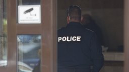 Областната управа извади с полиция ДПС на Доган от централата, запечата я