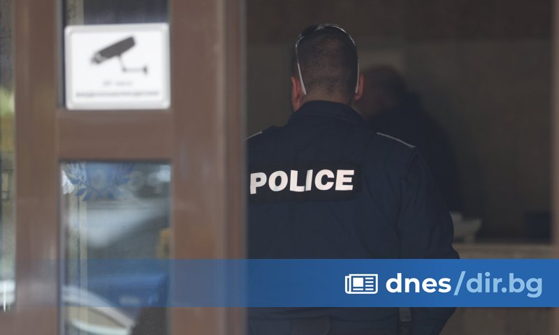 Представители на областната управа влязоха в сградата на Централния съвет