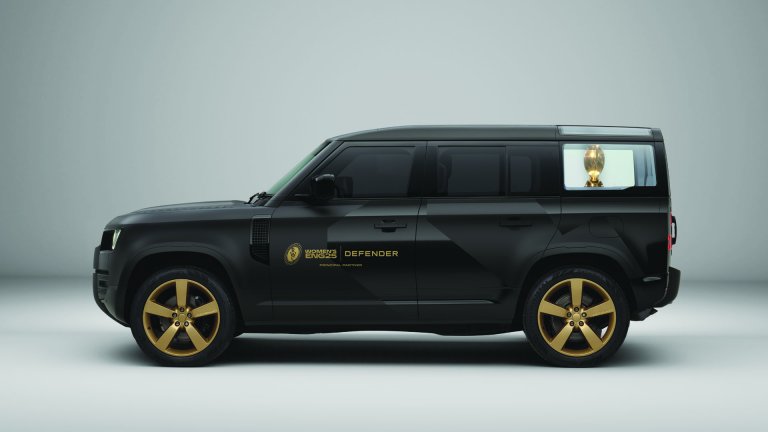 Land Rover направи специален Defender 110 за купата по ръгби