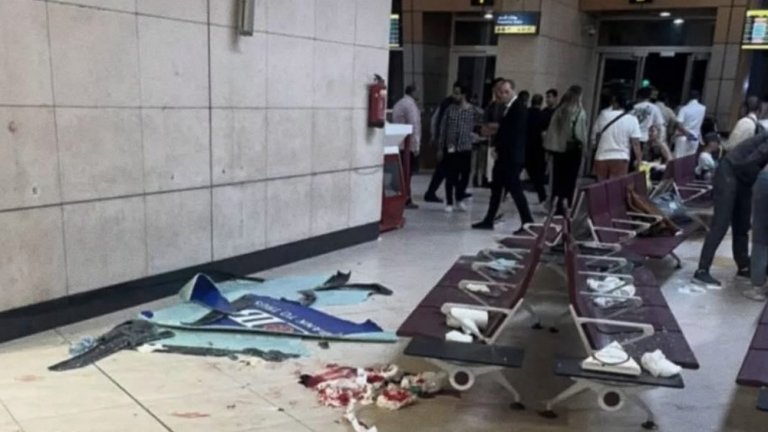 Билборд падна и уби туристка на летището в египетски курорт