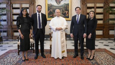 Вицепрезидентът Джей Ди Ванс е връчил писмо на папа Лъв