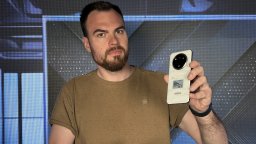 Смартфонът, който променя цвета си – Смарт Ревю