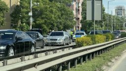 Километрично задръстване заради верижен сблъсък на "Цариградско шосе" (снимки)