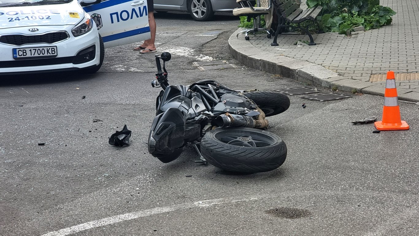 Инцидент с мотоциклетист в Русе: Пострадал при избягване на сблъсък с пешеходка