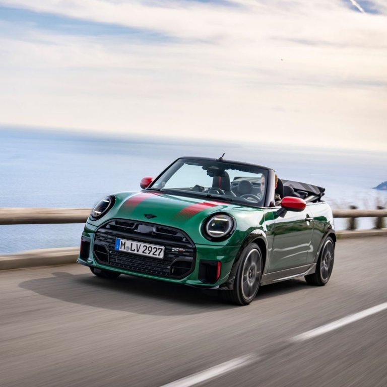 MINI John Cooper Works Cabrio сваля покрива си само за 18 секунди