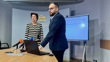 Върху изпитен вариант 4 ще пишат зрелостниците на последната 41 ва