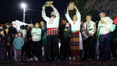Сливенският владика обяви нестинарите за езичници и забрани да им се дават икони