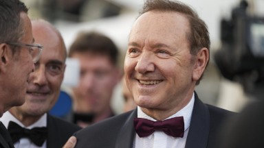 Кевин Спейси се опитва да се върне в шоубизнеса