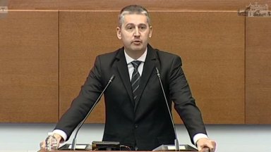 Народният представител от Възраждане Георги Георгиев възропта от парламентарната трибуна