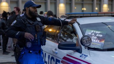 Двама служители на израелското посолство във Вашингтон бяха застреляни снощи