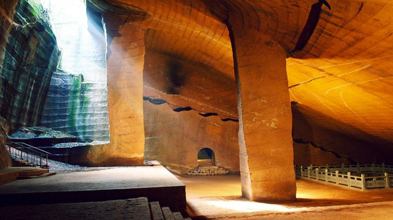 Мистерията Лонгю: Никой не знае кой и защо е построил тези гигантски древни пещери (снимки/видео)