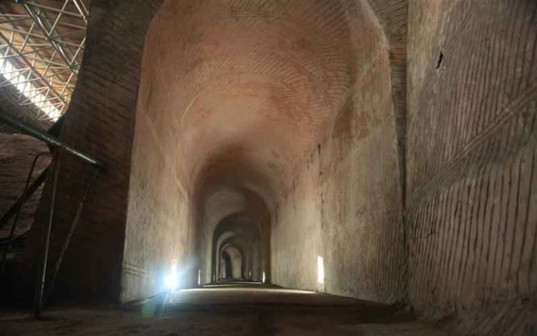 При откриването им през 1992 г. пещерите са били пълни с вода