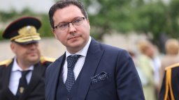 Митов разпореди проверка на покупката на икони от МВР срещу войната на пътя