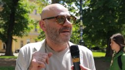 Хиляди истории само на едни слушалки разстояние