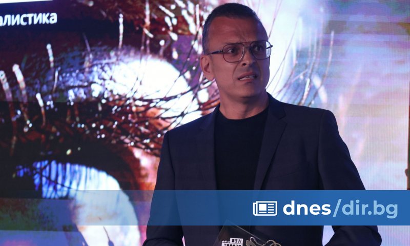 - там, където пътуваш между живота и смъртта, а звуците на