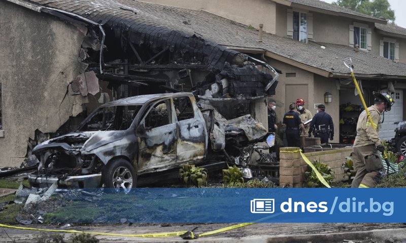 Малък самолет Cessna 550 се разби в квартал в град