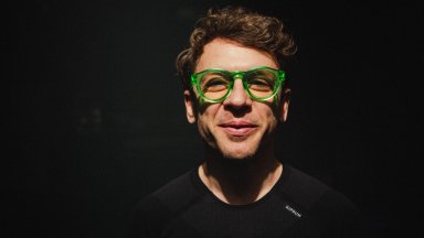 Новото танцово представление "Фантастични бъдеща"на Александар Георгиев-Аце пита чие бъдеще живеем днес