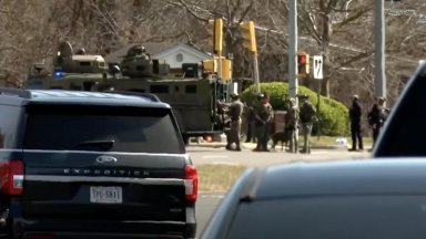 Стрелба пред централата на ЦРУ след опит на жена да разбие портала с колата си