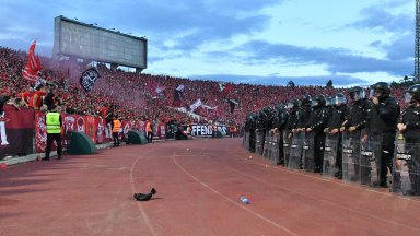 Футболът не заплени, но атмосферата впечатли (Галерия)