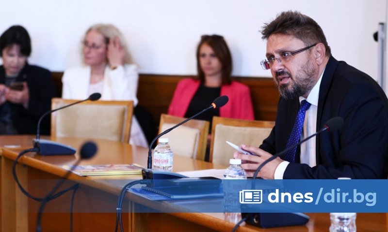 С 12 гласа За, 0 против и 0 въздържали се