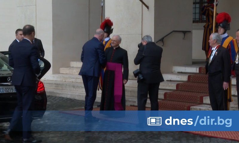 Започна аудиенцията на министър-председателя Росен Желязков при папа Лъв XIV.