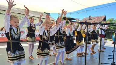 Мини Перник с жест към родното – дарения за два празника в сърцето на Дивотино