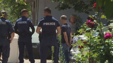 Домашен насилник нападна жена си с чук и газов пистолет в Русе, блъсна нарочно колата ѝ