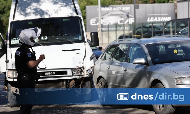 Петима души са пострадали леко при катастрофа в Княжево тази