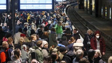 Няколко души бяха тежко ранени днес при нападение с нож