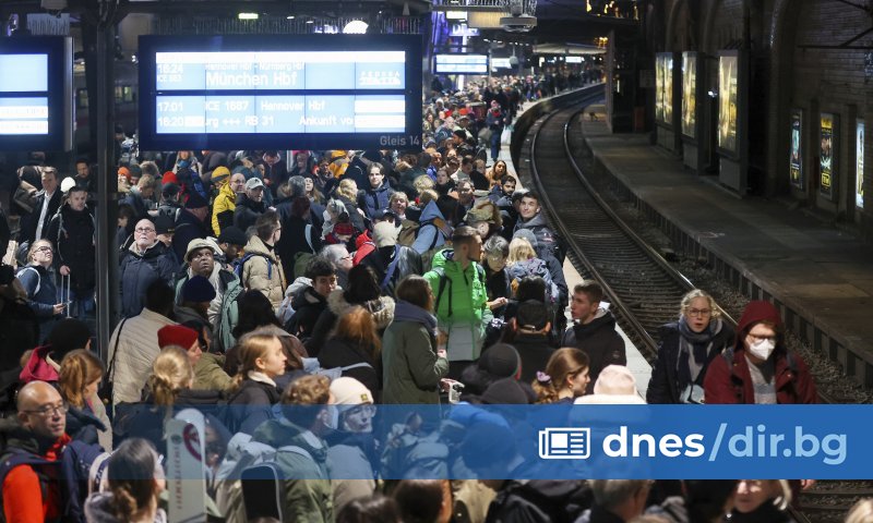 Няколко души бяха тежко ранени днес при нападение с нож