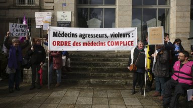 Френски хирург е на съд за сексуални посегателства над 299