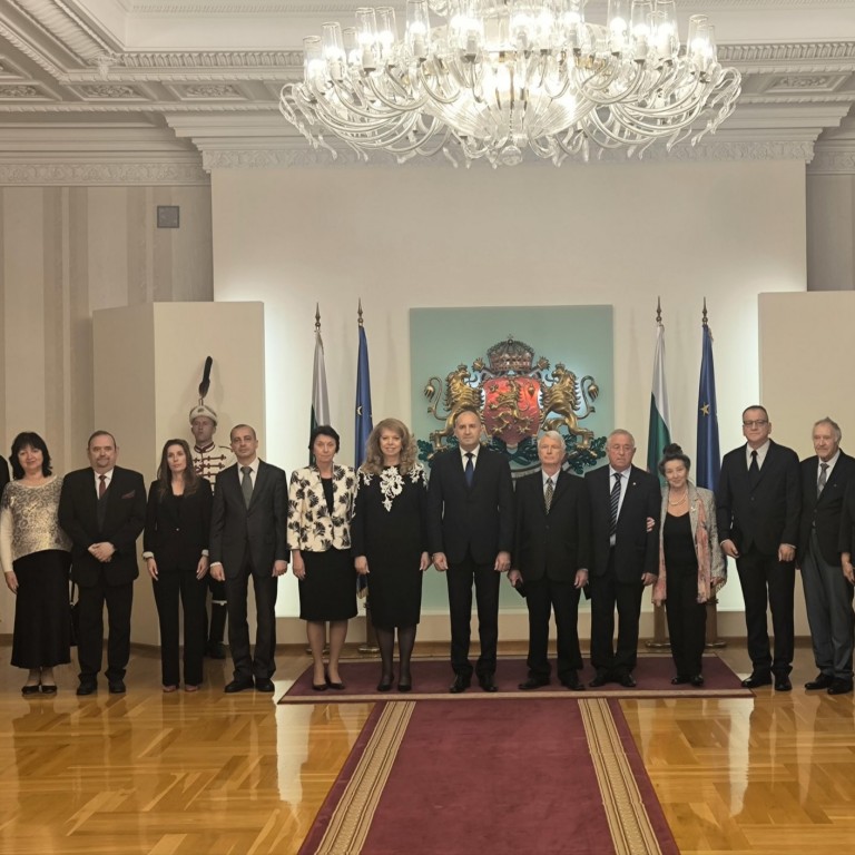 Президентът Румен Радев удостои с държавни отличия дейци на културата и науката