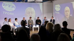 Експерти говорят: ИИ не може да надмине най-добрите математици, журналисти и автори