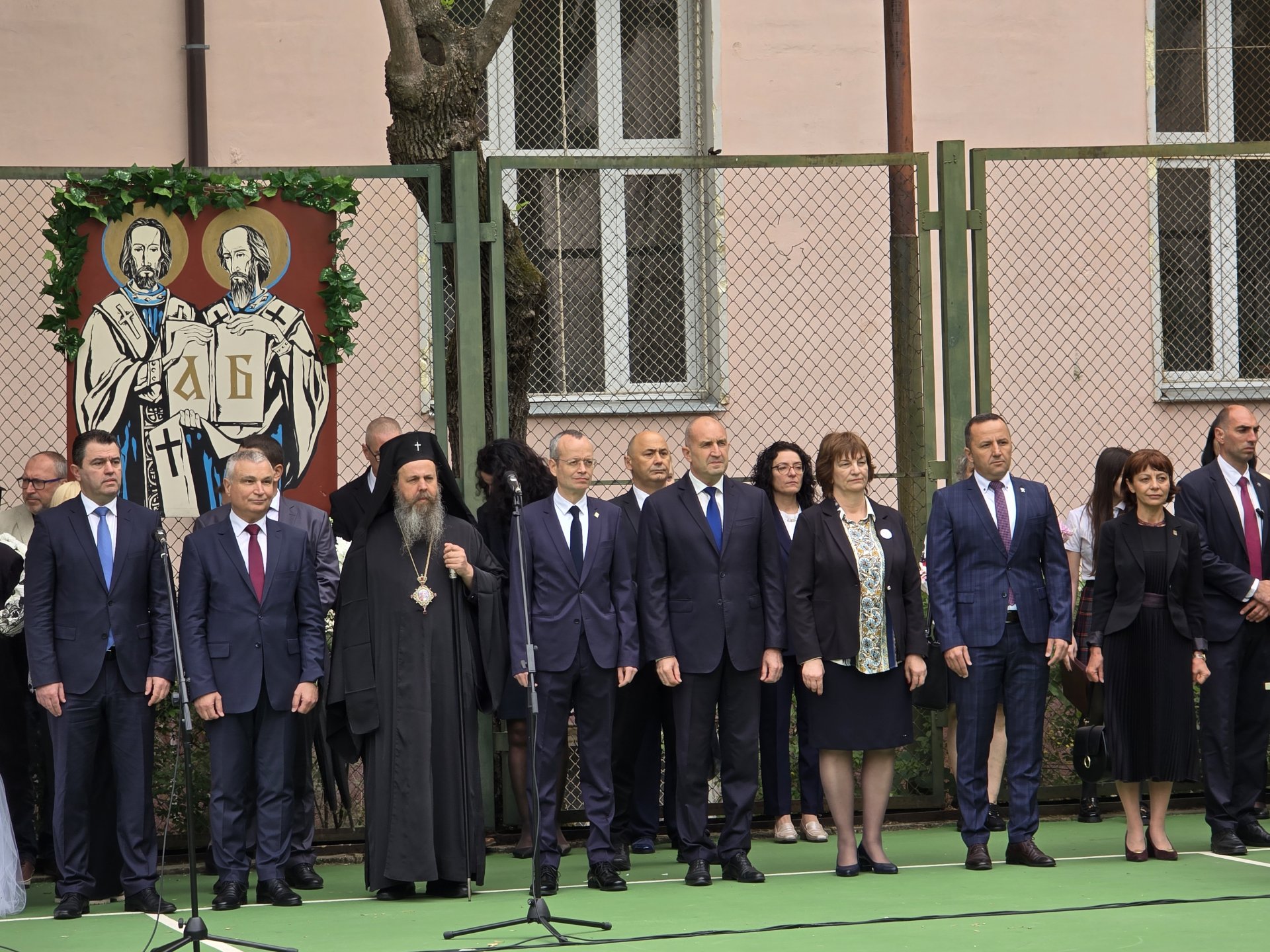 Президентът Румен Радев е гост в тържественото отбелязване на Деня на светите братя Кирил и Методий, на българската азбука, просвета и култура и на славянската книжовност и празника на града в Благоевград